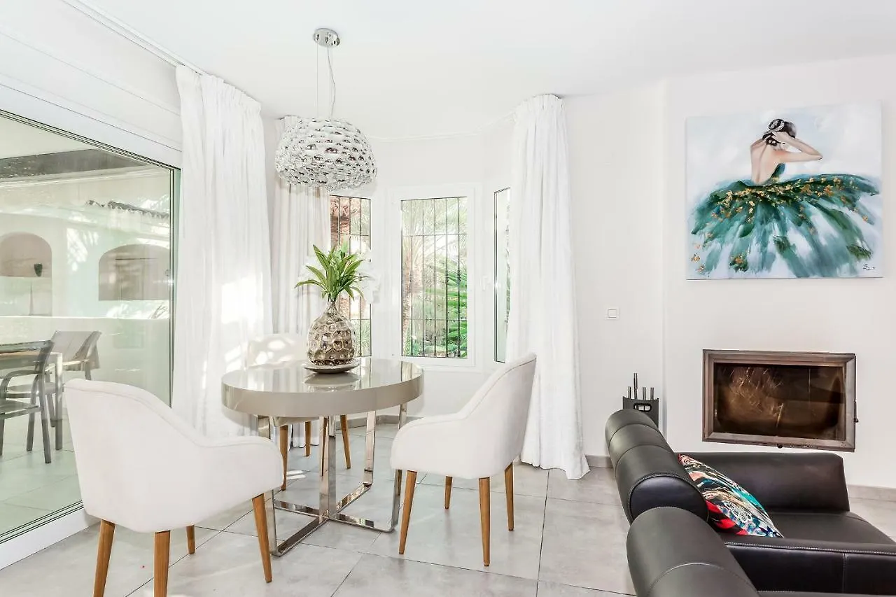 By Riva - Stylish 2 Bedroom Luxury Apt In Naranjos Puerto Banus Marbella 0*,  Spanyolország